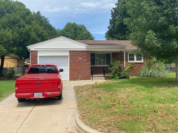 8316 E Gilbert St, Wichita, KS 67207