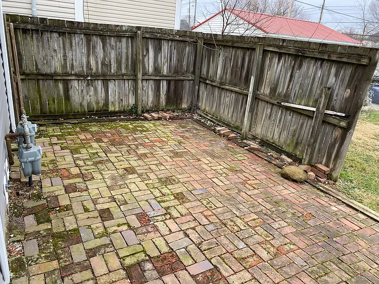 747 E Main St — Photo 23