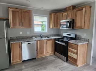 9 Walnut St, Wilder, VT 05088