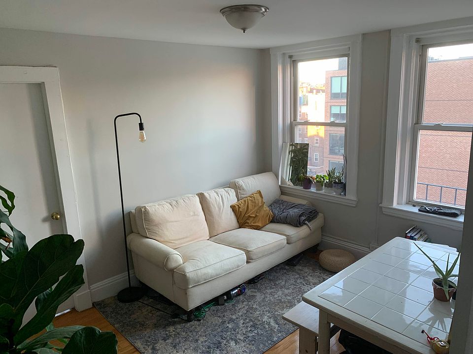 1st image of 222 Hanover St #5