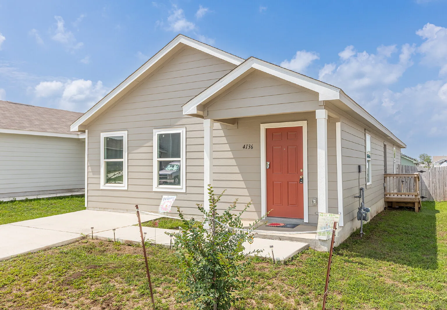 3 bed, 2.0 bath, 1450 sqft, $1,300 — Photo 3