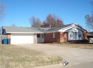 1117 Sunvalley Dr, Midwest City, OK 73110