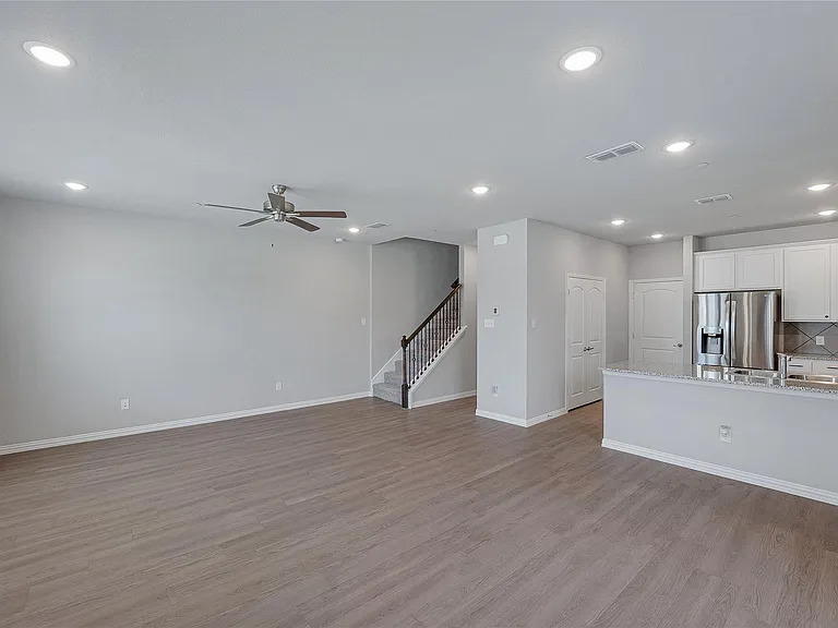 2744 Baneberry Ln — Photo 2