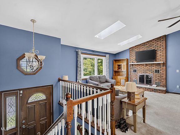 4th image of 35 Hillcrest Avenue