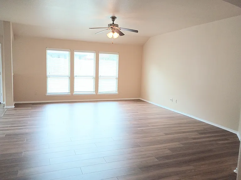 1817 Pecan Grove Dr — Photo 5