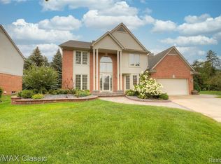 4155 Renee Dr, Troy, MI 48085