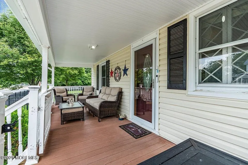 3 bed, 1274 sqft, $2,200 — Photo 2