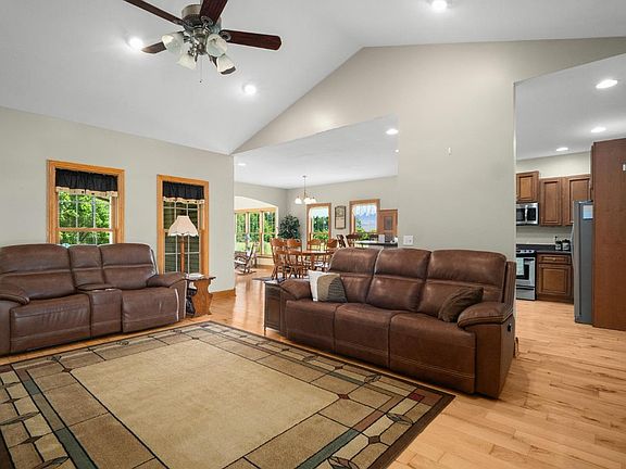 5th image of 310 Lookout View Dr