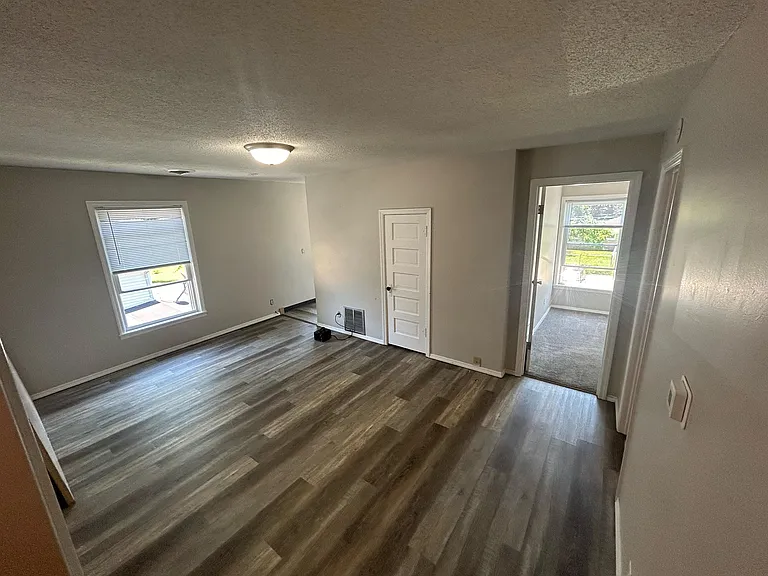 103 E Sangamon St #4 — Photo 6