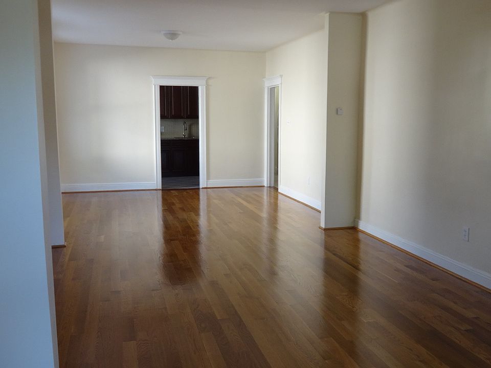 1st image of 14110 Hoover Ave