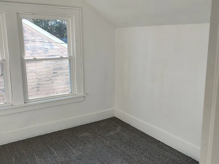 1045 Huey St — Photo 11