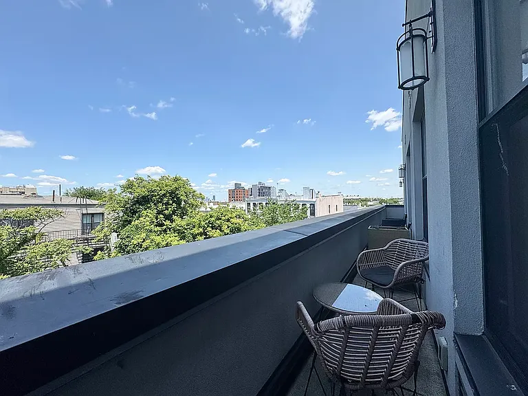 709 Hart St #5E — Photo 2