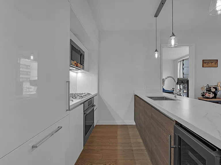 505 W 43rd St #3M — Photo 8