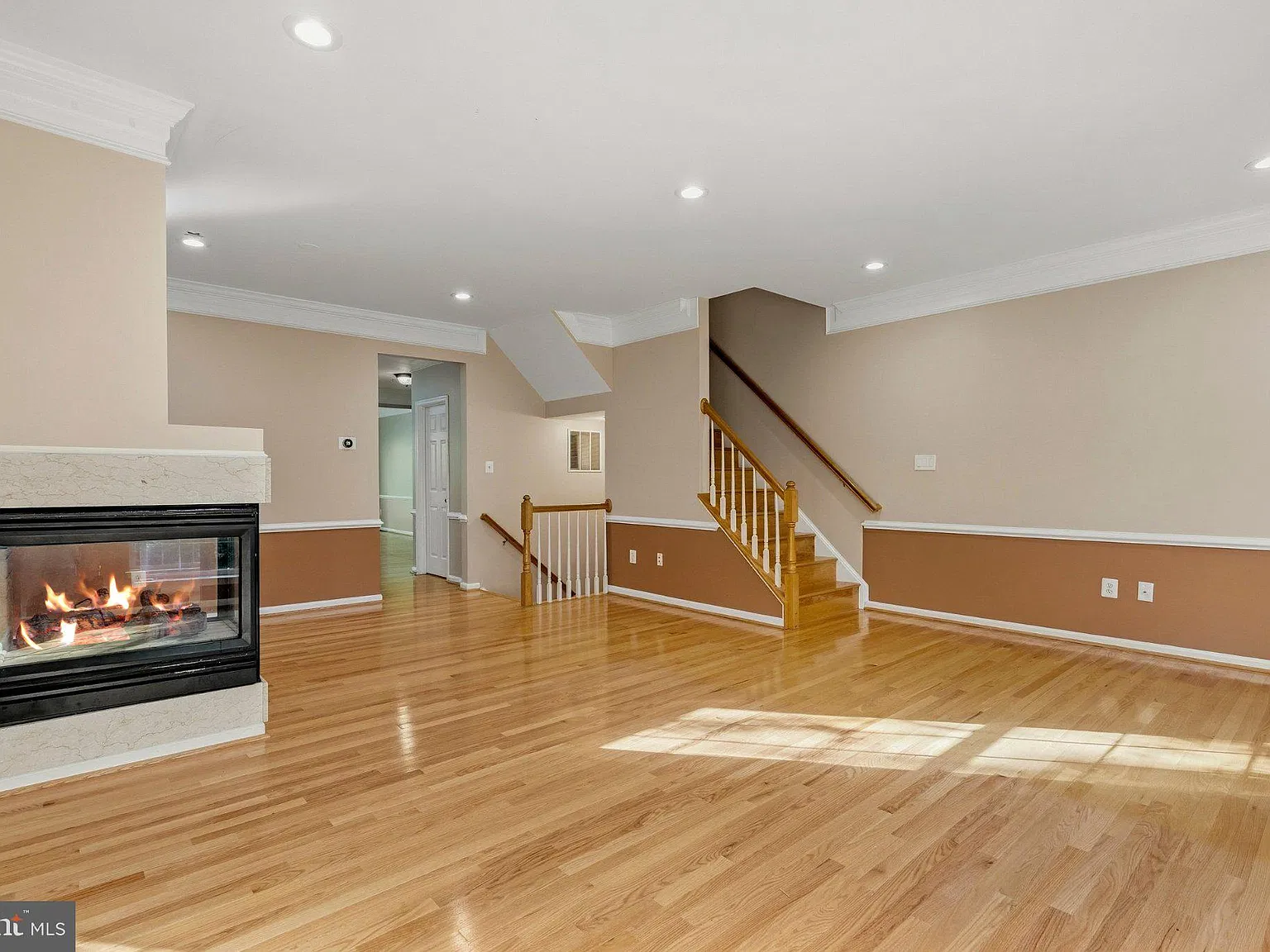 4 bed, 3.5 bath, 2470 sqft, $2,900 — Photo 3