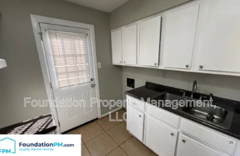 1131 Catalina St — Photo 4