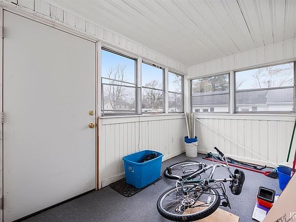 5th image of 2600 N Oakwood Ave