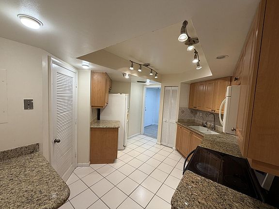 3rd image of 6463 La Costa Dr APT 203