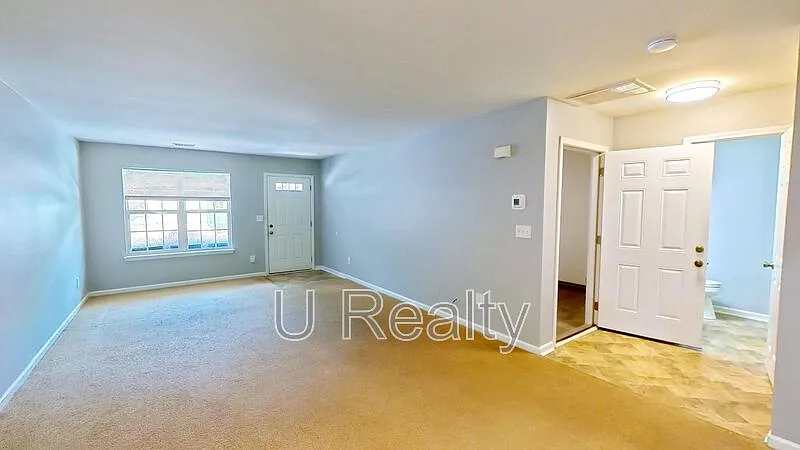 3 bed, 2.5 bath, 1610 sqft, $1,995 — Photo 3