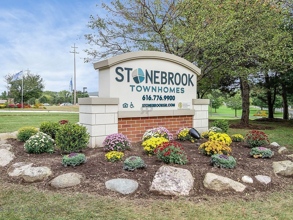Stonebrook Townhomes Exterior