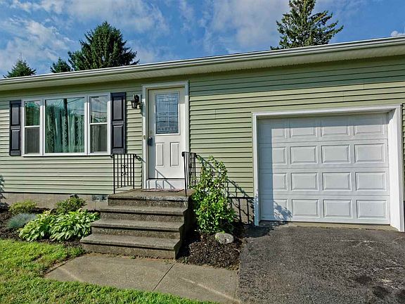 4th image of 13 Pettibone Dr