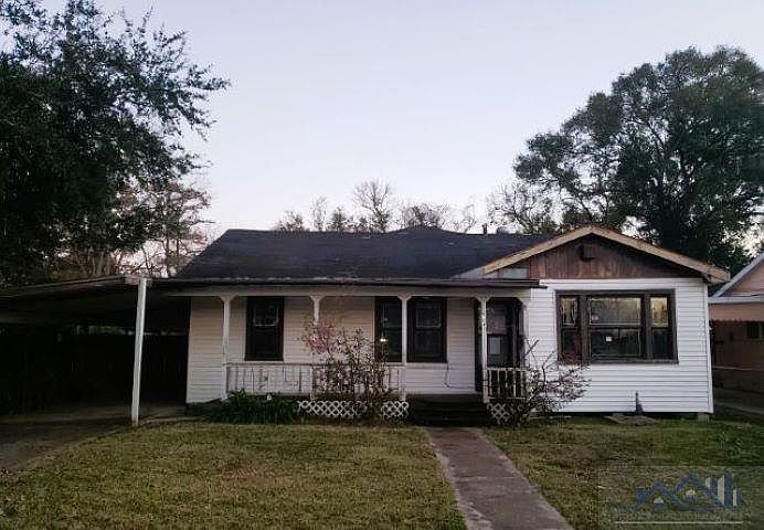 1st image of 704 Belanger St