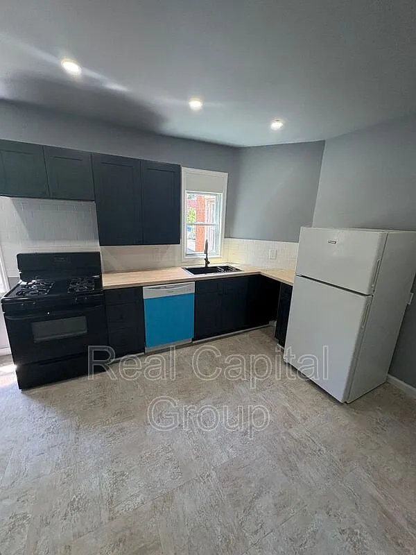 3 bed, 1.0 bath, $1,595 — Photo 3