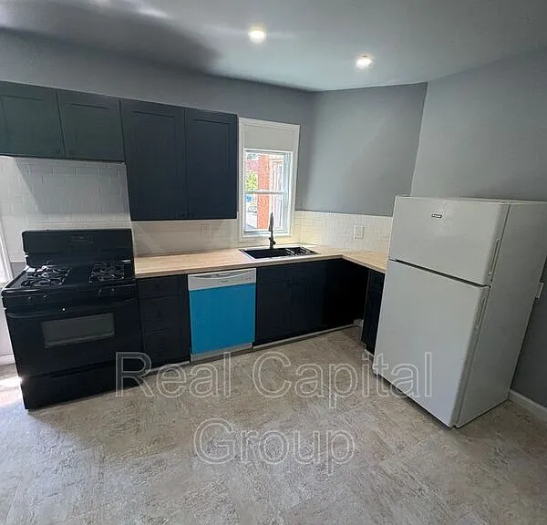 44 Alexander St #3 — Photo 3