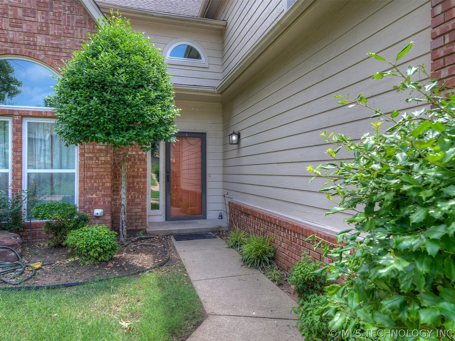 4 bed, 3.0 bath, 2800 sqft, $2,650 — Photo 2