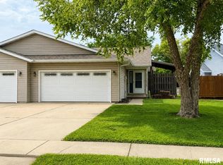 153 Wintergreen Dr, Chatham, IL 62629