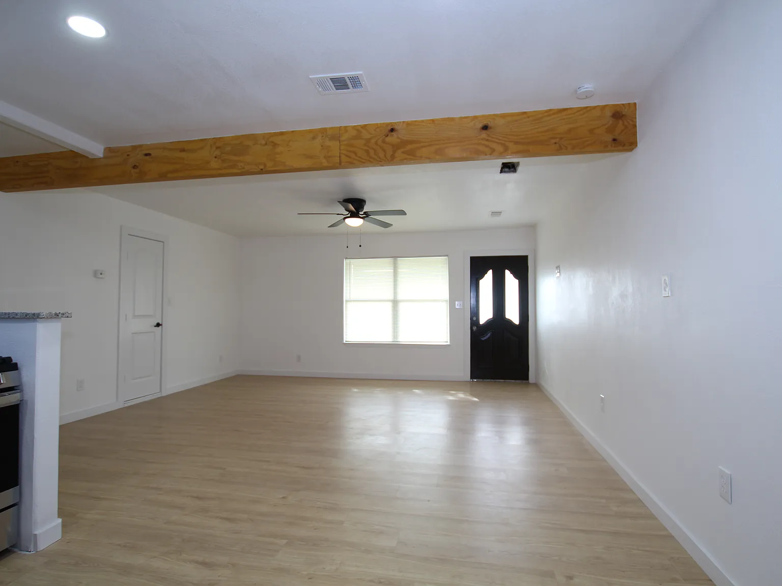 3 bed, 1022 sqft, $1,900 — Photo 4