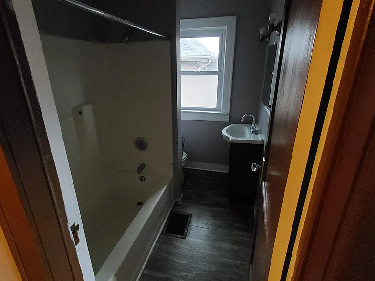 full bath upstairs
