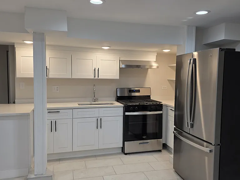 2637 W Winona St #3 — Photo 1