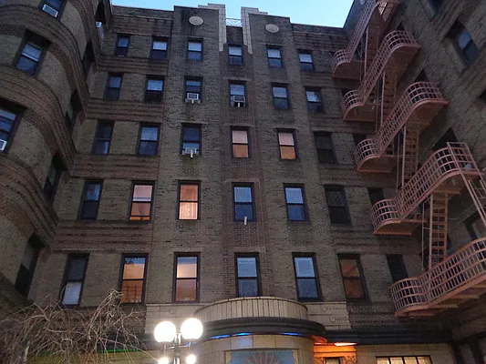 Sold by Thomas Lipovetsky, LREB | media 14