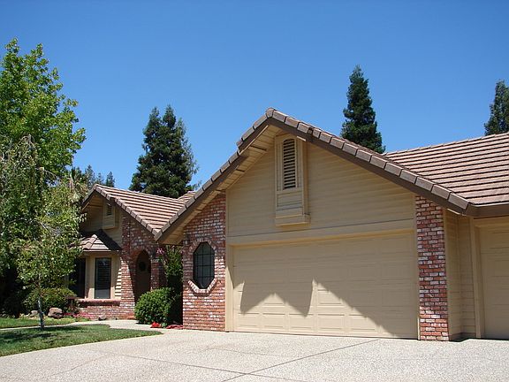 2nd image of 1025 Chippendale Way