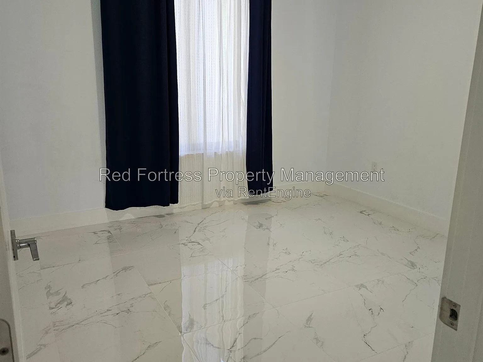 3 bed, 2.0 bath, 1887 sqft, $1,940 — Photo 3