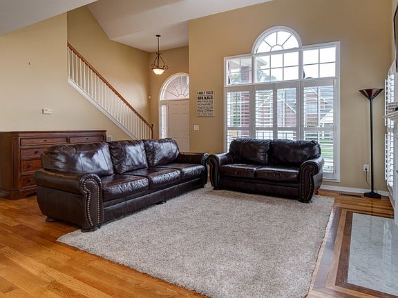 5th image of 403 Carmel Dr