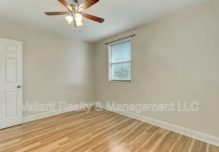 2358 Herschel St #3 — Photo 16