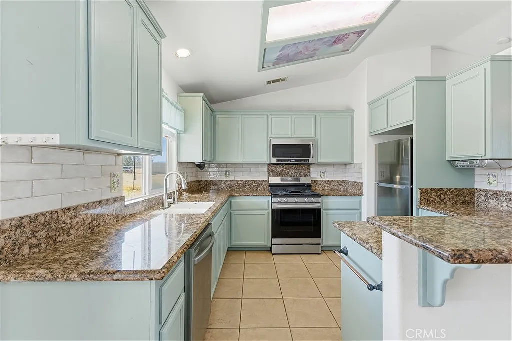 3 bed, 1242 sqft, $2,700 — Photo 3