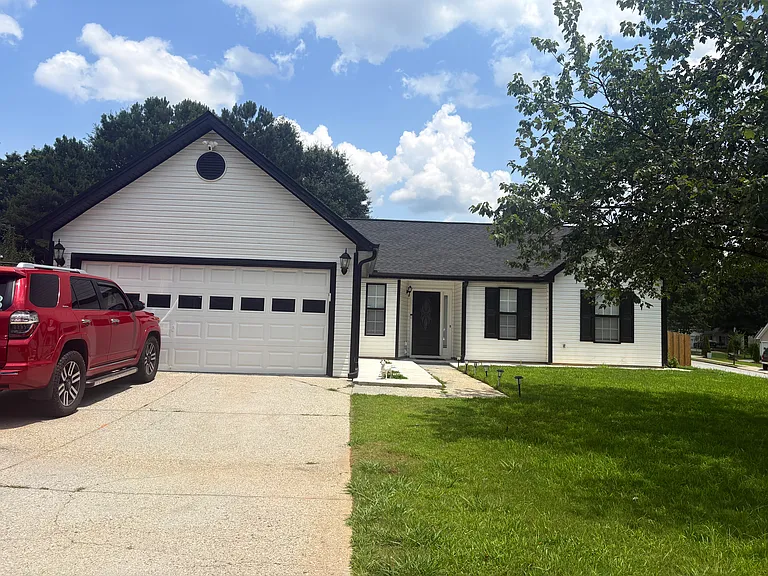990 Amelia Grove Ln — Photo 1