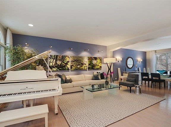 Living room Is open to the dining room