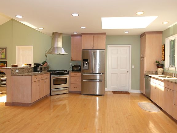 Fabulous chef's granite kitchen.