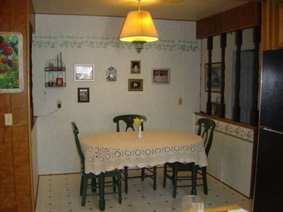 Kitchen Eating Area