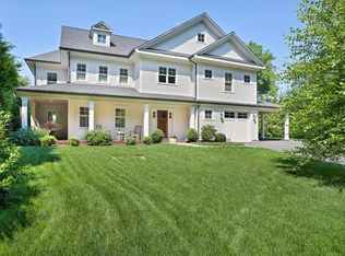 32 Highmeadow Rd, Old Greenwich, CT 06870