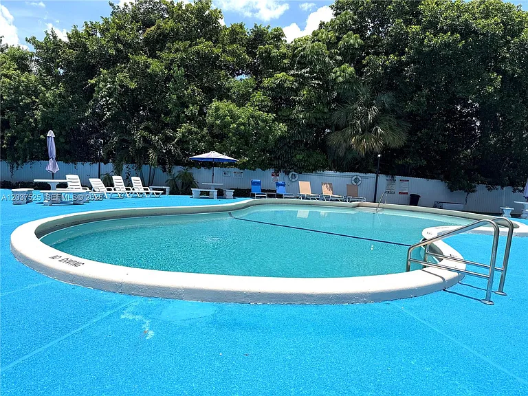 9440 Fontainebleau Blvd #406 — Photo 10