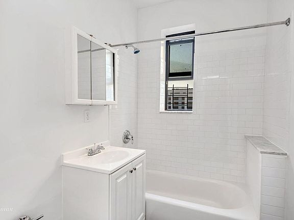 5th image of 3150 33rd St APT 5D