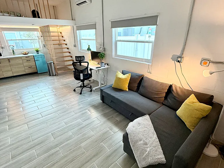 147 42nd Ave NE #3 — Photo 3