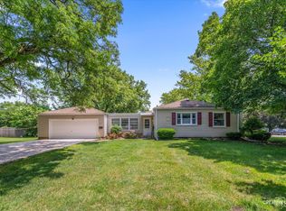 393 Lakelawn Blvd, Aurora, IL 60506