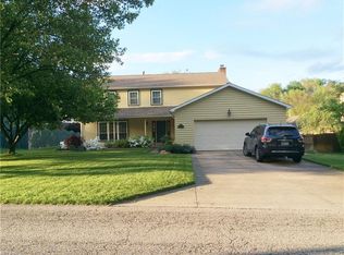 2 Chadwick Sq, Vienna, WV 26105