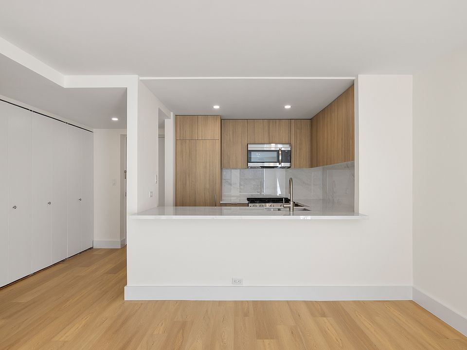 1st image of 600 Columbus Ave APT 11L