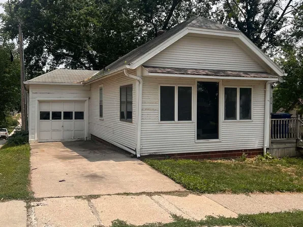 214 S 14th St, Denison, IA 51442